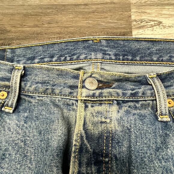 Levis 501 Mid Wash Blue Mens 36x32 Button Fly Straight Leg Denim Jeans Red Tab - Picture 13 of 16